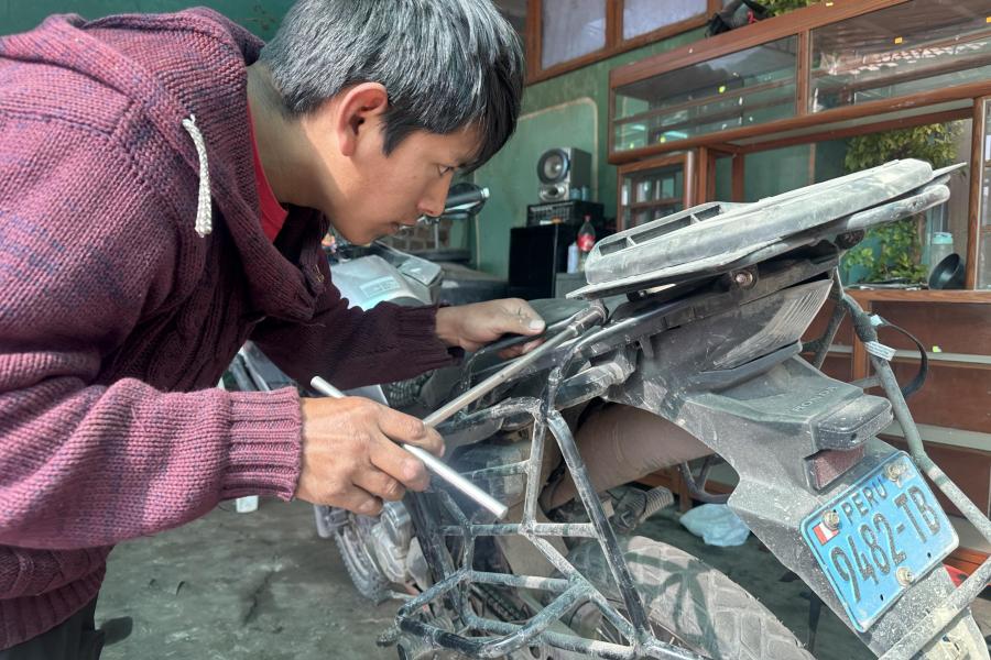 Mechanic removing pannier frame