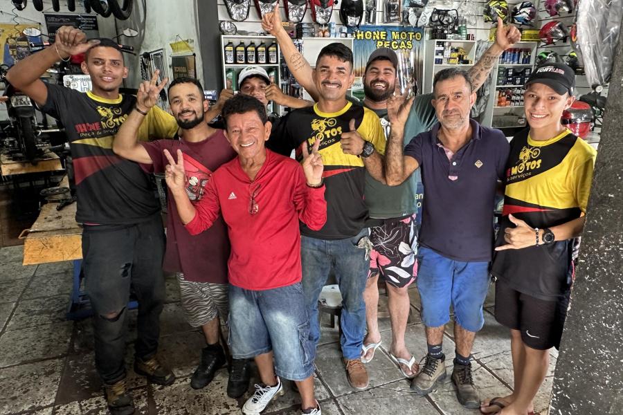 Manaus repair shop team