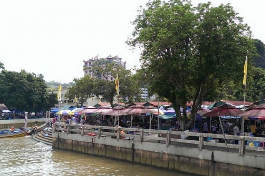 Stalls at the Tamu Kianggeh Market