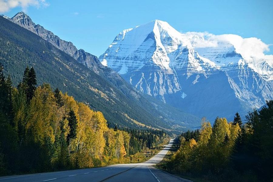 Paved road to Mount Robson