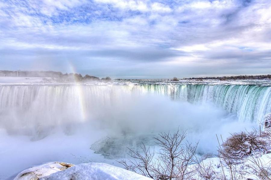 Niagra Falls in the winter