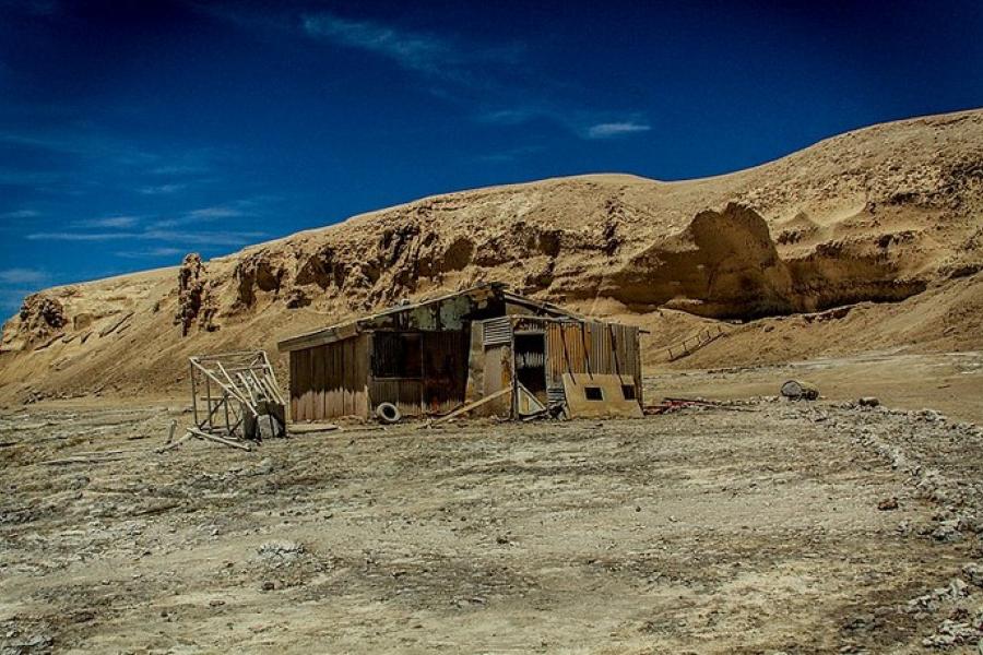 Dilapidated metal hut, Ojos del Salado