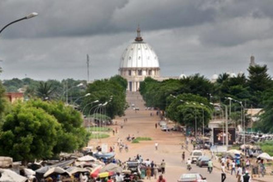 Busy downtown traffic with a view to the Yamoussoukro Basilica