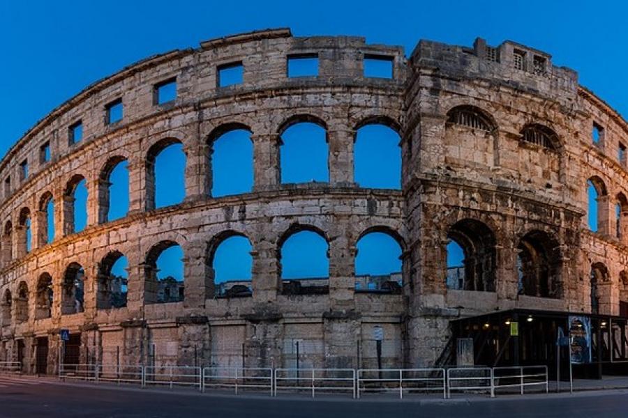 Pula Amphitheatre at night